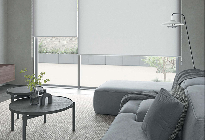 ③ロールスクリーン　写真